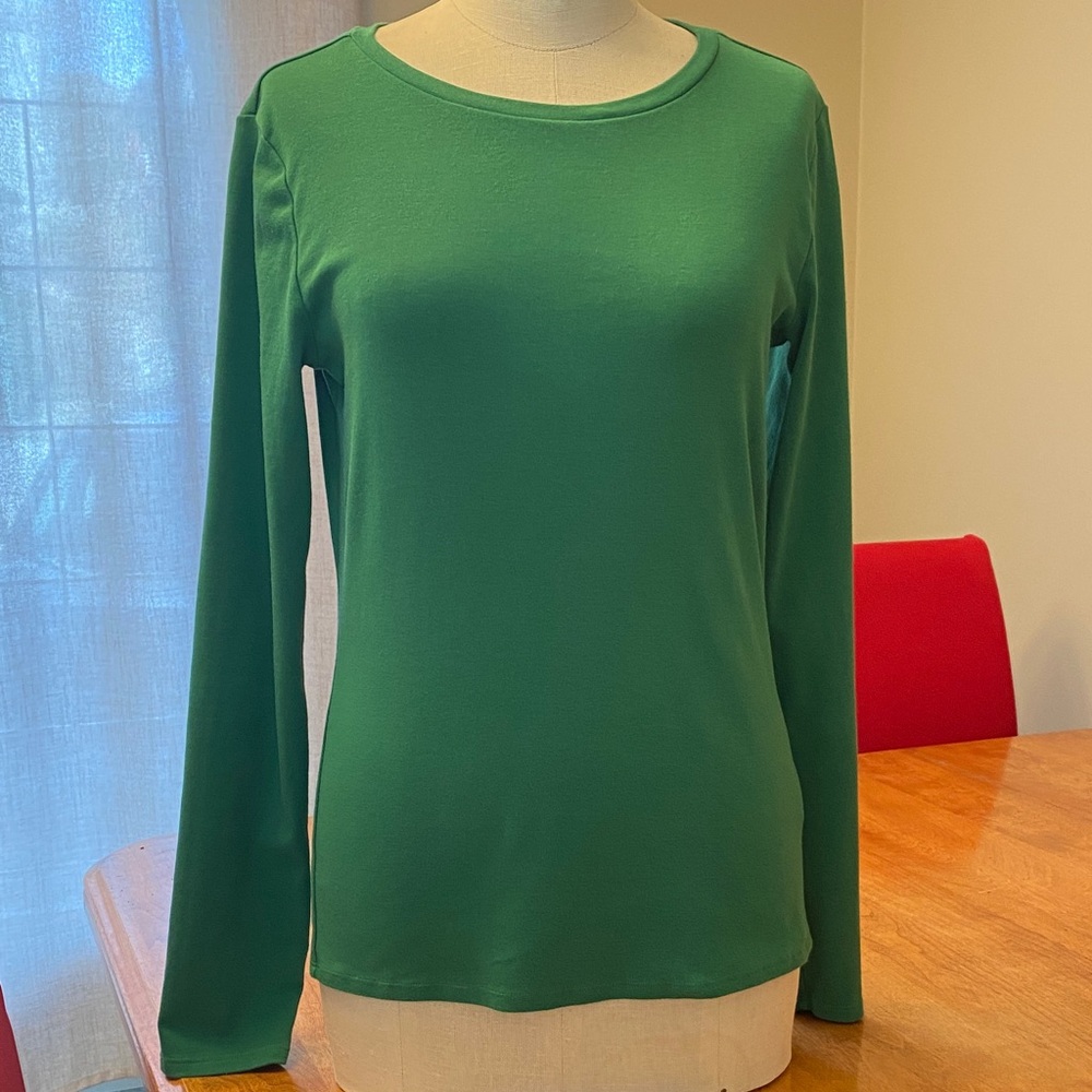 United Colours of Benetton- Kelly green long sleeved top. Size S.
💚💚💚